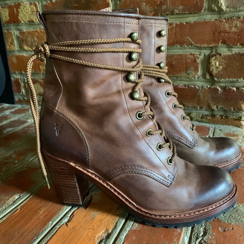 Frye Lucy lace up boots - Size 9